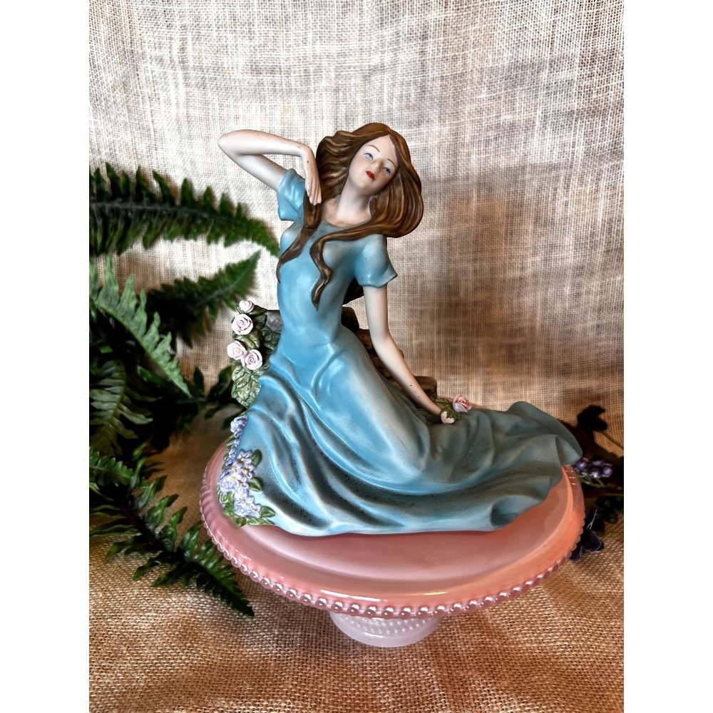 Vintage Rare Homeco Porcelain Lady Figurine # 14718-07 "LISA'S GARDEN" Signed Mi